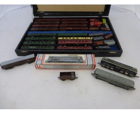 A collection of Lima locomotives, rolling stock, carriages etc. 