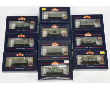 Bachmann group of 27 Ton Steel Tippler Wagons "Iron Ore Tippler" &amp; "Chalk Tippler" along with 33-803 20 Ton Brake Van. Co