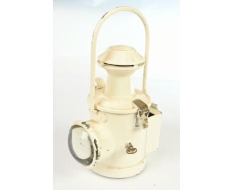 BR(E) Loco Lamp with reservoir: Conditions: Poor to Fair - missing red lens in the flip over shade, Chimney Hinge is detached