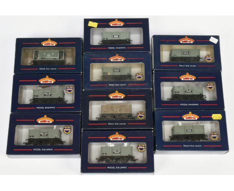Bachmann group of 27 Ton Steel Tippler Wagons "Iron Ore Tippler" &amp; "Chalk Tippler" along with 33-801D 20 Ton Brake Van. C