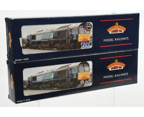 Bachmann OO 32-976DC 66412 and 32-977 66411: 32-976DC&nbsp; Directorial Services two-tone blue livery Class 66 Diesel Loco No