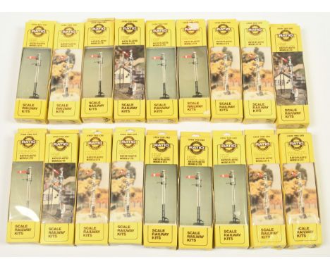 Ratio Scale Models - Signal Kits SR Region: 10x Ratio 492 SR Home and Distant Signal Kit and Ratio 8x Ratio 490 SR Rail Post 