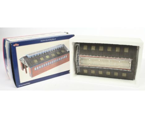 Bachmann OO Gauge 44-017 Modern Servicing Depot. Condition is Excellent Plus to Near Mint in generally Good box.&nbsp;