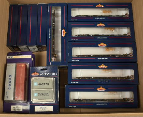 Bachmann &amp; Dapol group of 37-315 twin packs of Intermodal Flat Wagons without containers along with containers to include