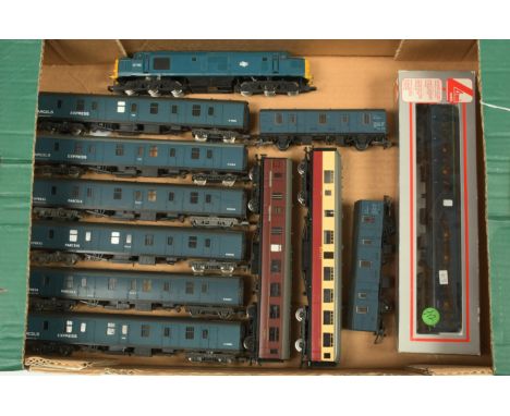 Mix of Lima and Hornby Carriages With Hornby (Margate) Class 37(1): 6x Lima Parcels Express, Unboxed, Conditions Fair to Good