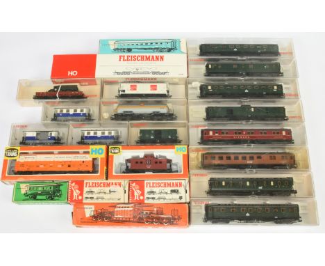 Life-Like, Fleischmann &amp; Similar mixed group of Rolling Stock to include Life-Like Thrall Door Box Car, Life-Like Caboose