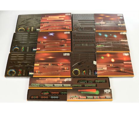 Marklin Z Gauge mixed group of items to include Ref 8104 Tank Passenger Set 2-6-0 Tank Loco, green No.7777 together with 5 x 