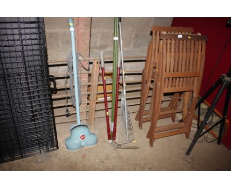A small quantity of long handled gardening tools 