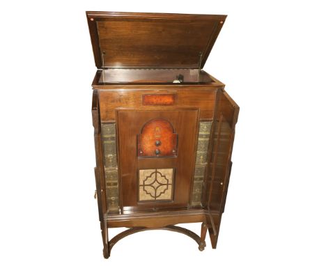 An Edison Radio Phonograph Combination, Model C-2, No. JC 1520, in walnut cabinet with tapering reeded legs joined by curved 