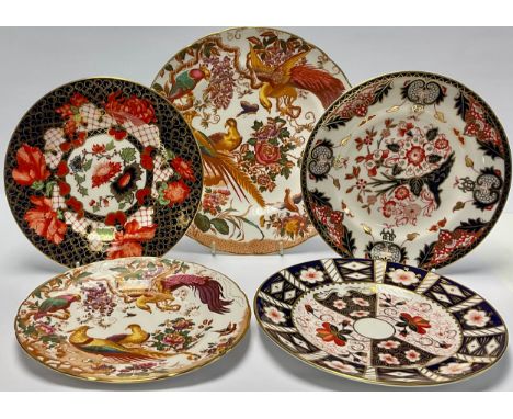 A Royal Crown Derby Olde Avesbury pattern dinner plate, 27cm, a similar side plate, seconds; a Derby japan side plate, a Peon