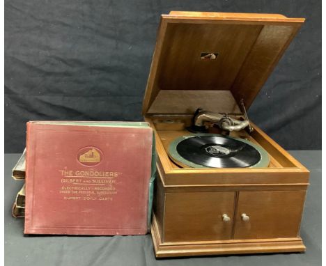 An oak HMV table top manual gramophone player, some assorted Gilbert and Sullivan and other 78s 