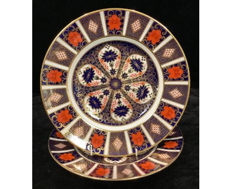 A pair of Royal Crown Derby Imari 1128 pattern dinner plates, 27cm, first quality 