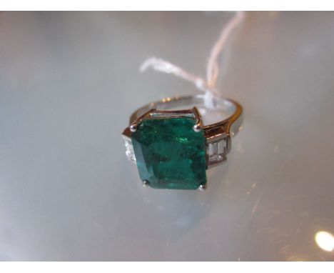 18ct White gold emerald and diamond ring, the emerald approximately 4.85ct, the diamonds approximately 0.46ct