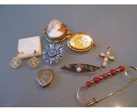 Carved shell cameo portrait pendant brooch together with a small quantity of other jewellery