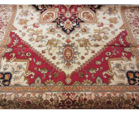 Beige ground Heriz pattern carpet, 2.30 x 1.60mts