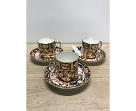 3X ROYAL CROWN DERBY CUPS AND SAUCERS - 1 IMARI PATTERN