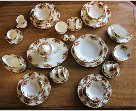 A Royal Albert 'Country Roses' dinner service including, an oval platter (34x27 cm), serving plate (31x29 cm), two large bowl