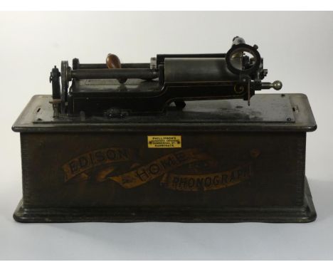 An Edison phonograph c1905 serial number H107518, no trumpet, not working, together with 3 records 44 x 22 x 31 cm. 
