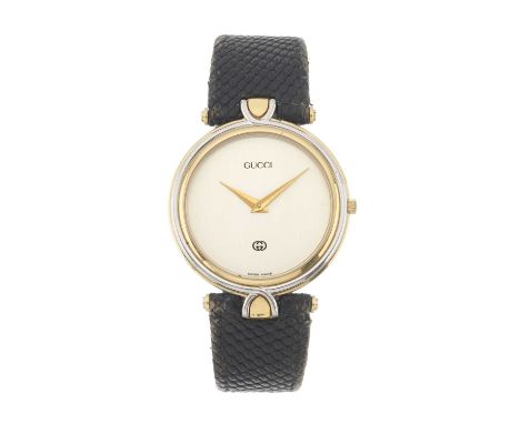 Gucci A wrist watchCase: Signed. Bi-colour. Reference 4500 M. Serial 02xxxxx. Length: 39mm. Width: 32.1mmMovement: Quartz mov