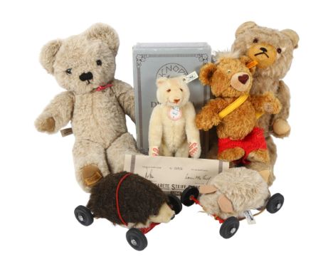 STEIFF - a Steiff Dicky 1930 Weiss 25 replica 1992 teddy bear, complete in original box with associated certification, bear 0