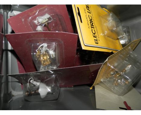Selection of miniature Designer home electric light fittings & lamps (14)