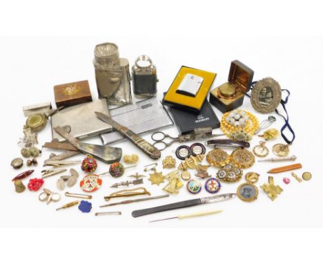 Jewellery and trinkets, to include silver plated cigarette boxes, scent bottles, cased Ronson lighter, one handled pen knife,