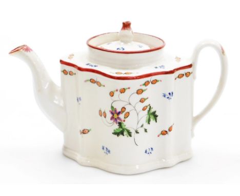 An 18thC Newhall porcelain teapot, pattern 377, with sprigs of flowers, circa 1790, 15cm high.