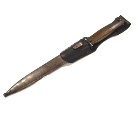 Third Reich Second World War German K98 bayonet with scabbard and 1935 dated leather frog, bayonet with fullered blade, woode