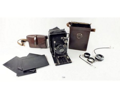 A Voigtlander Compur camera with plates and leather case plus Epsilon lens 