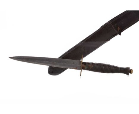 MID-20TH CENTURY COMMANDO STYLE FIGHTING KNIFE,30cm, later scabbard