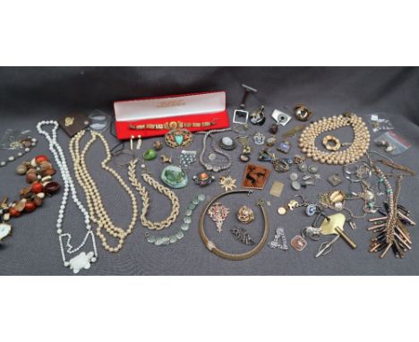 Assorted costume jewellery including a Christian Dior necklace, other necklaces, brooches, rings, etc