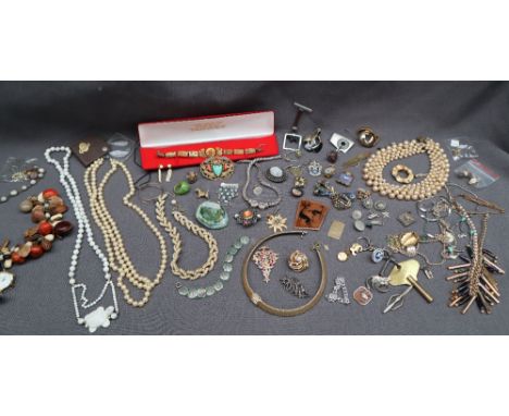 Assorted costume jewellery including a Christian Dior necklace, other necklaces, brooches, rings, etc