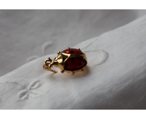 An 18ct yellow gold, red and black enamel brooch in the form of a ladybird, 20mm long, approximately 3.9 grams