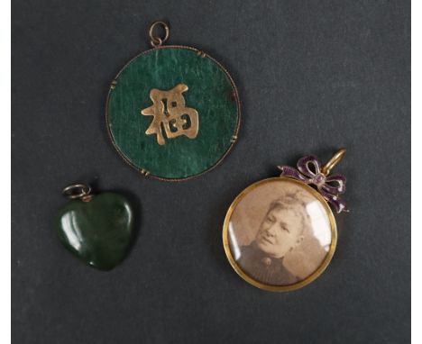 A 15ct yellow gold and enamel decorated locket of circular form, with purple enamel swag, together with a Chinese hardstone p