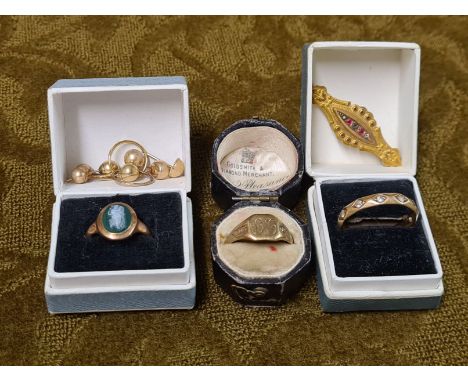 3 x 9ct gold rings, 9ct brooch and 9ct earrings, cameo rings, monogrammed ring, eternity ring, hair brooch and miscellaneous 