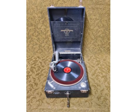 Vintage Columbia model no 109A Viva-Tonal Grafanala portable gramophone player in working order.