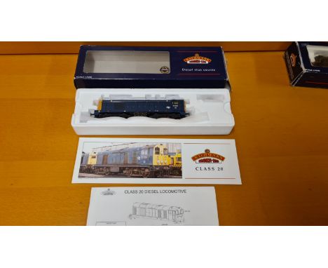 Bachmann 32-025A Class 20 diesel 20058 BR blue with indicator discs.