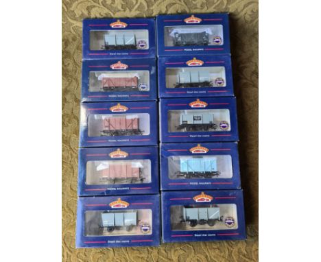 10 x Bachmann Branch Line company logo container vans and wagons.