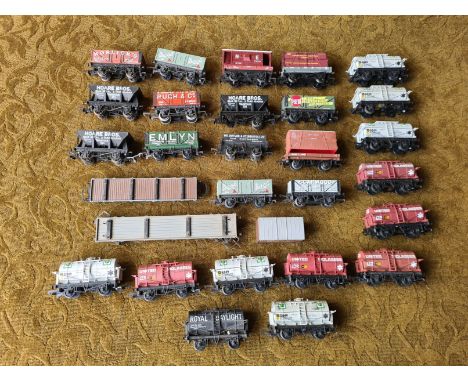 28 x assorted Mainline, Bachmann and Hornby Rolling Stock.