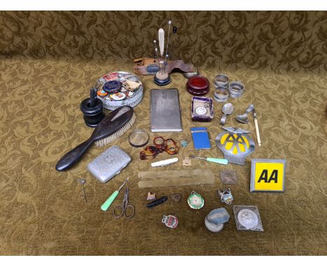 Tray of miscellaneous to include enamel badges, cigarette tins, hat pins, automobile badges, hairbrush, etc.