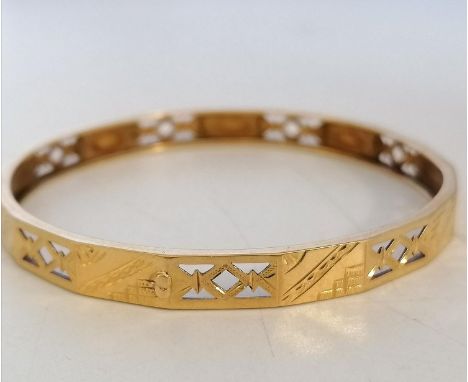 High carat gold engraved &amp; pierced decoration bangle - 6cm diameter &amp; 13.3g 
