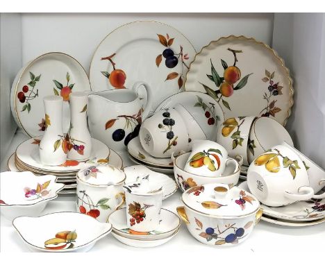 quantity of Royal Worcester Evesham tea and dinner ware 