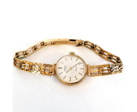 Ladies 9ct gold Rotary manual wind wristwatch on gold bracelet - total weight 15.4g 