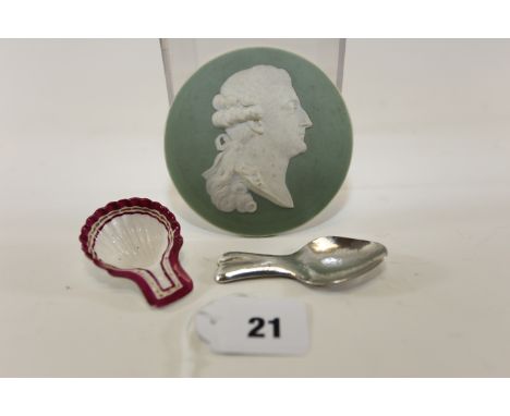 A LATE 19TH CENTURY COPELAND PORCELAIN CADDY SPOON with mauve and gilt border, an Art Nouveau silver plated DITTO and a green