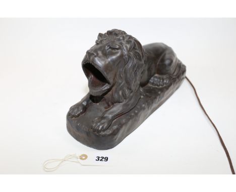 AN EARLY 20TH CENTURY GERMAN BAKELITE LION FORM SPEAKER, impressed ML 27, MIKRO, 13 1/2 ins.   