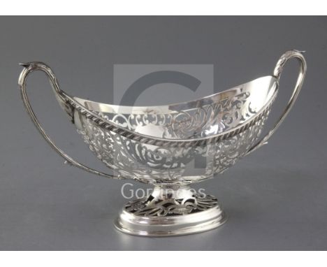 An Edwardian pierced silver two handled oval dish by William Hutton & Sons, London, 1902, width 24.6cm over handles, 12.5 oz.