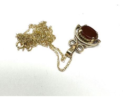 9ct gold vintage carnelian and tiger eye spinning fob pendant necklace (2.1g) 