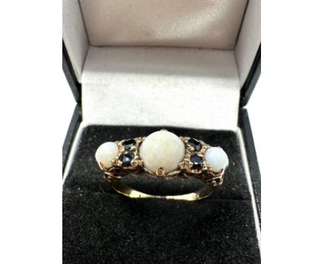 9ct gold vintage sapphire and opal ring 