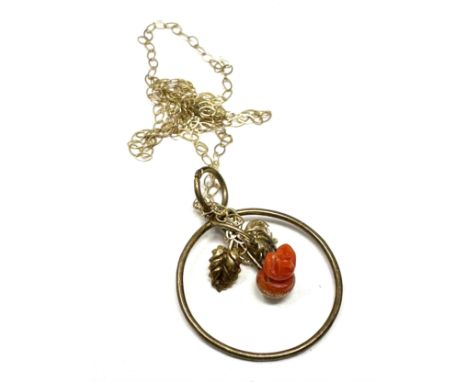 9ct gold vintage carved coral flower set pendant necklace (1.2g) 