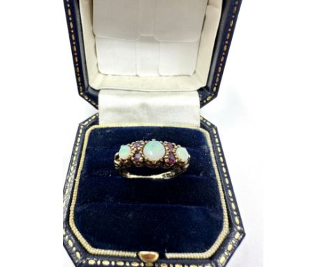 9ct gold opal &amp; ruby seven stone ring (2g) 